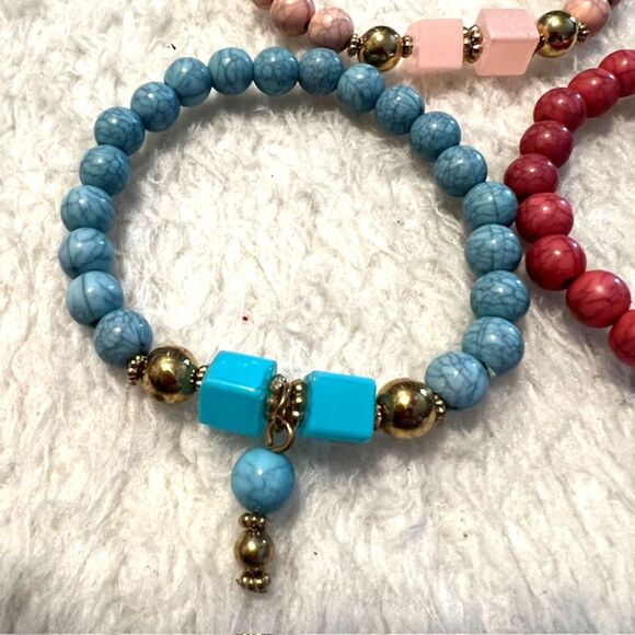 Lot of 3 Pink Blue Red Beaded Gold Tone Spacers Elastic Charm Bracelets - Picture 5 of 7